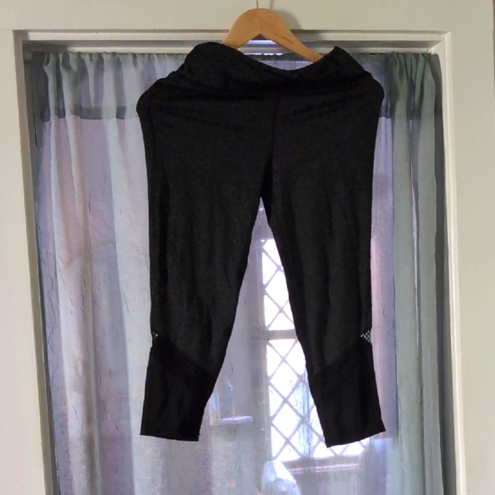Black Stretchy Calf-Length Leggings